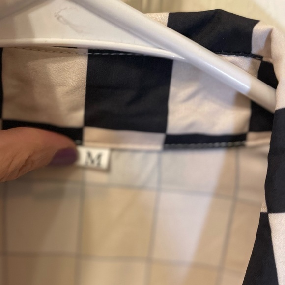 Button down - Picture 3 of 3